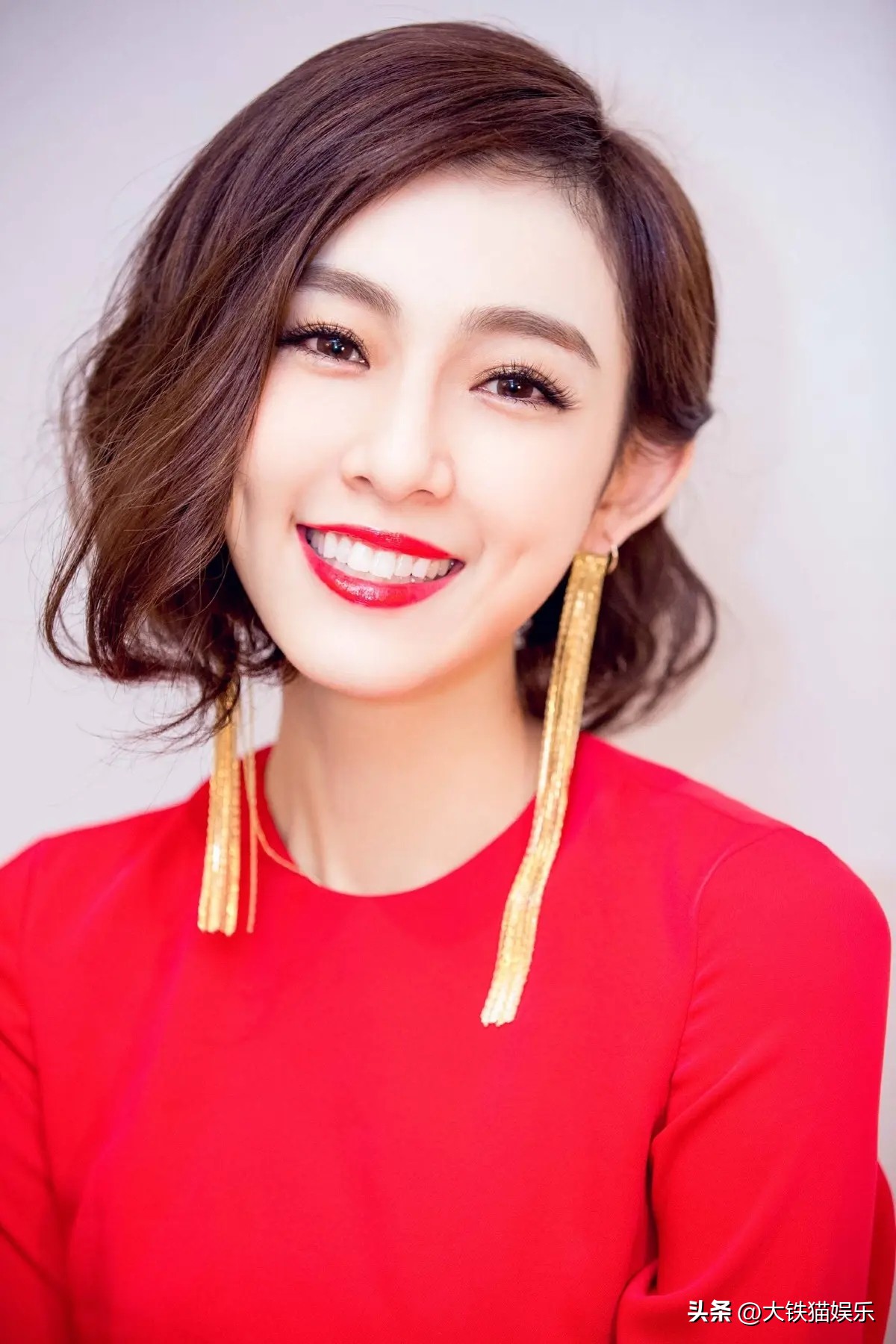 割过双眼皮的女明星对比,割双眼皮失败的明星谁最惨