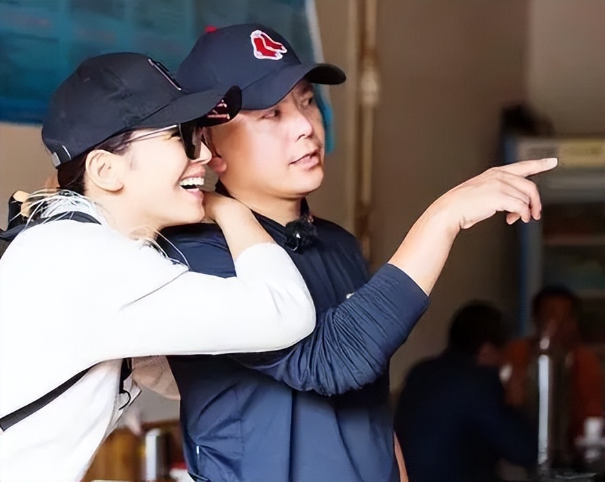 被“贤妻”*绑捆**的人生：刘涛曾经有多风光，现在就有多失意