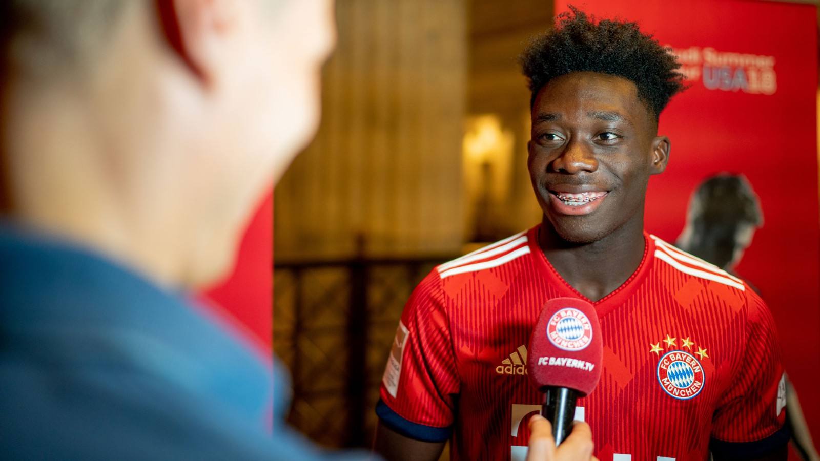 都是哪些足球明星的外号,所有足球球星英文名字