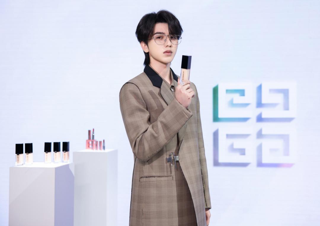 肖战黄明昊,肖战黄明昊神仙颜值