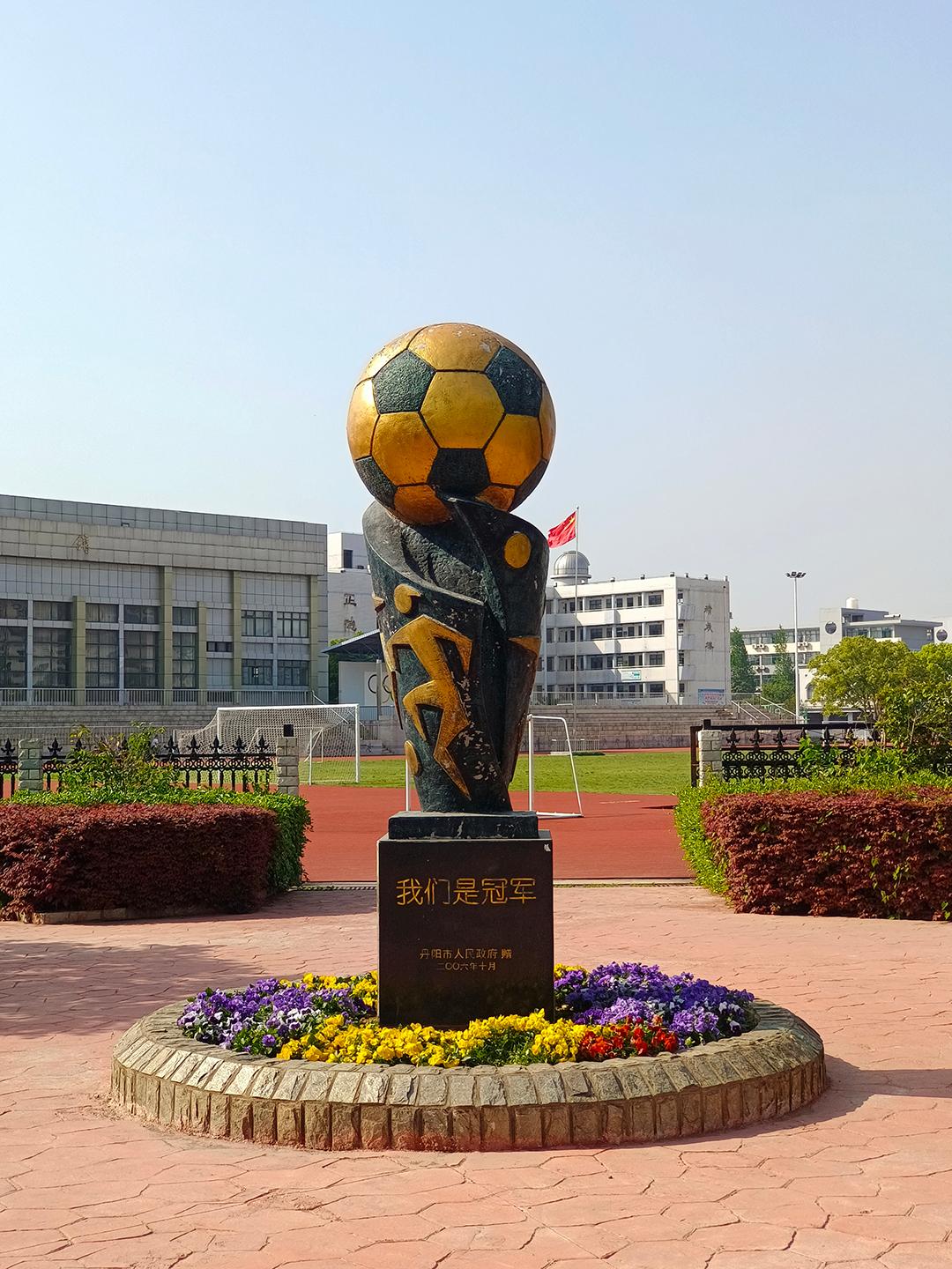 校友再回学校,丹阳六中校友