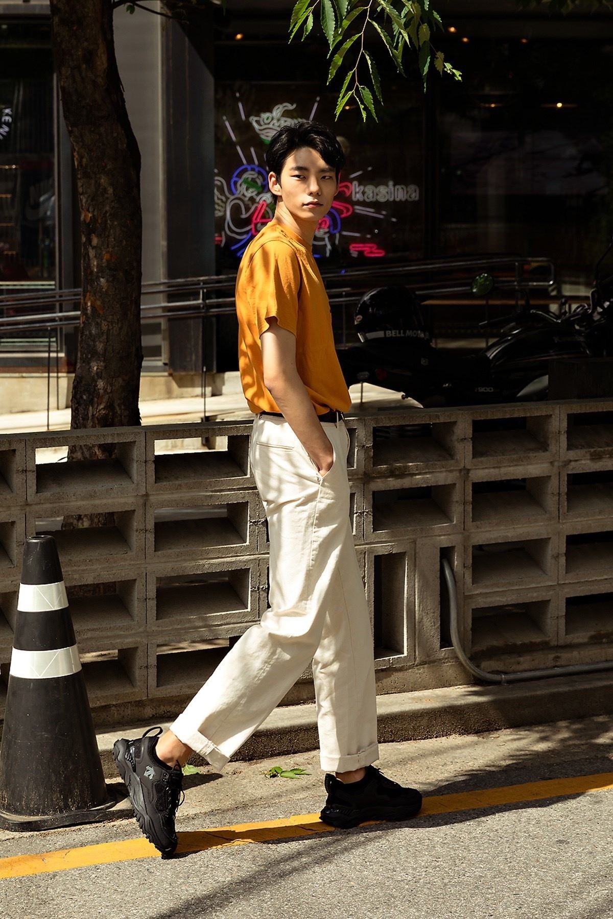 t恤牛仔裤怎么穿才不普通,t恤牛仔裤怎么穿才好看