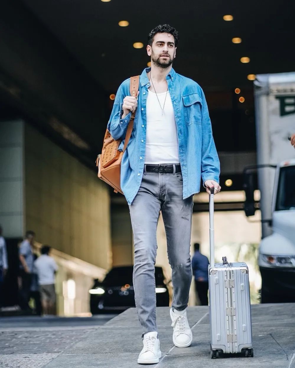 在美国打球的篮球运动员福尔康，被《GQ》杂志评选为最佳着装男士