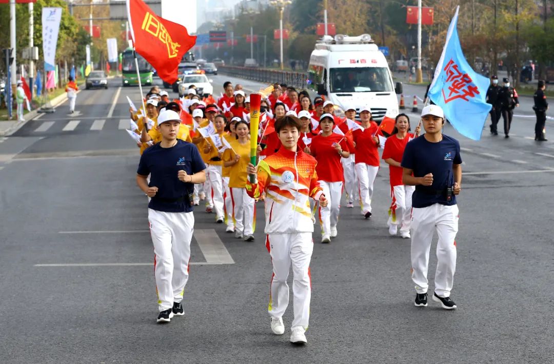 省运会火炬场外传递圆满收官！今天，为浔城骄傲！