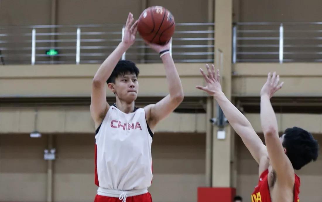 男篮14人名单浮现，前场多达9人，后卫线以辽粤为主，3名新人加入