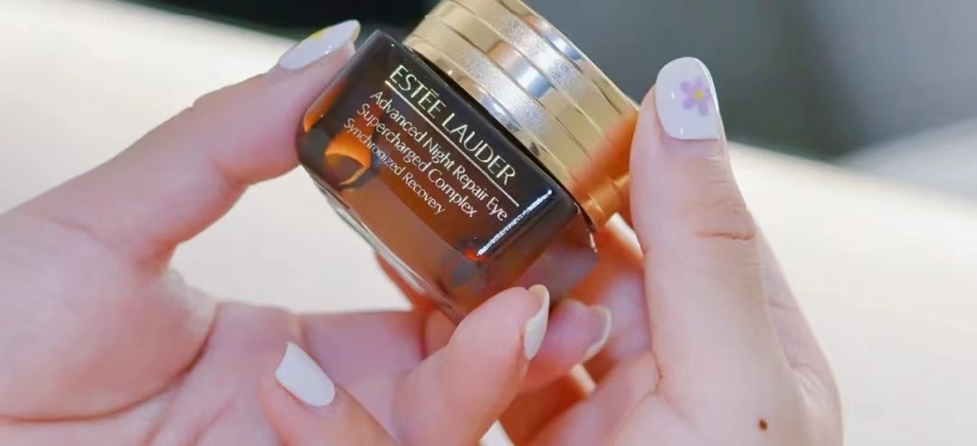 入门级大牌眼霜怎么选?雅诗兰黛预防衰老,兰蔻发光眼霜维稳修护