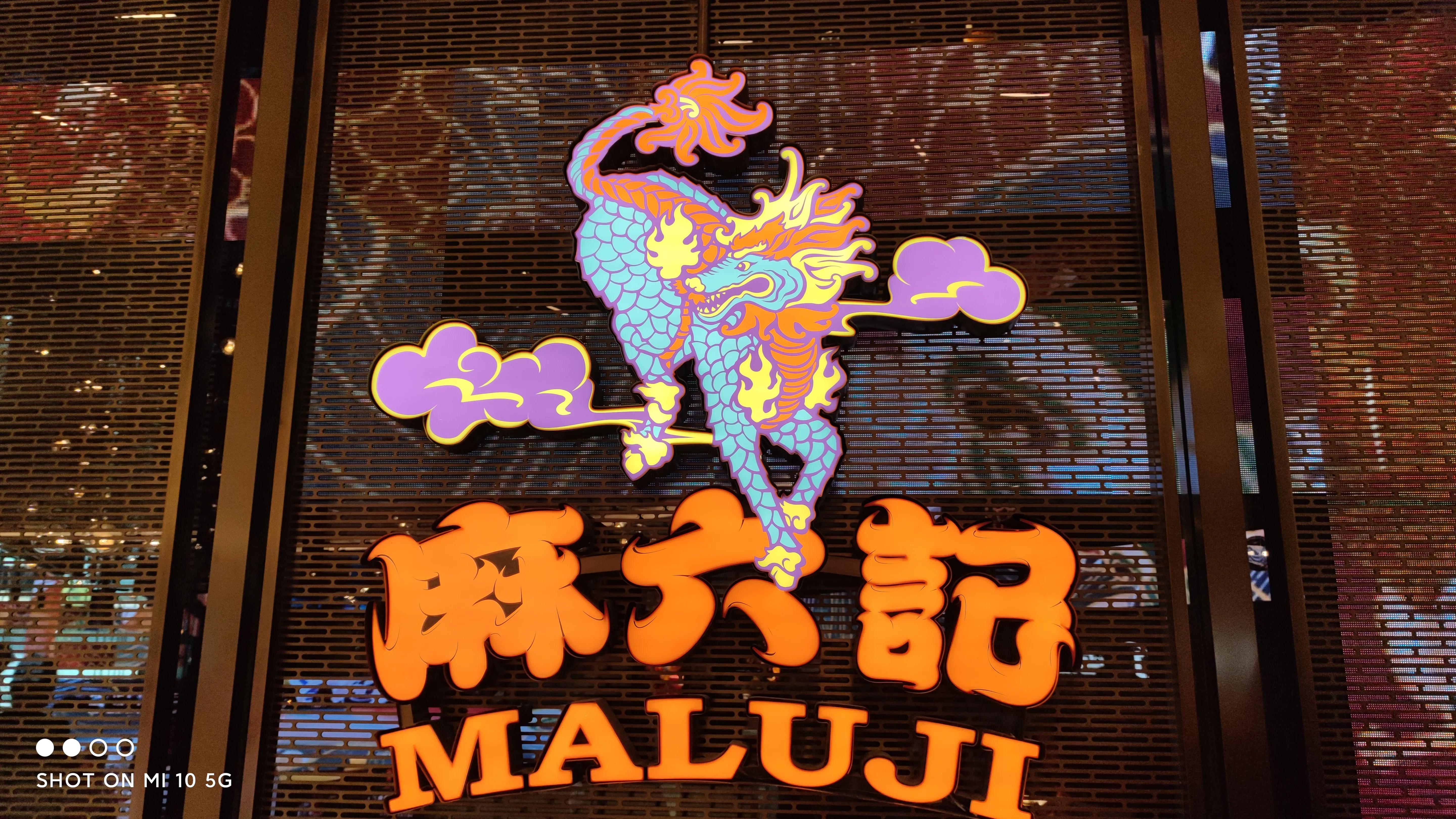 北京女人,开餐厅杀蛇无数身家达25亿,亲弟被杀,破产后做直播