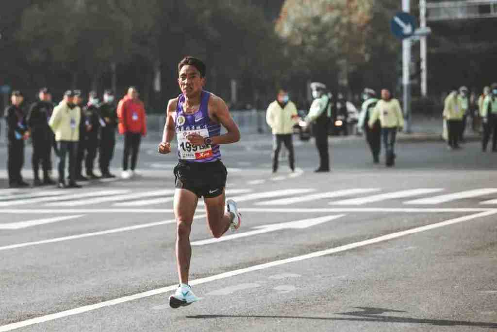 昔日千万富翁今日沦落街头,昔日百万富翁如今落魄