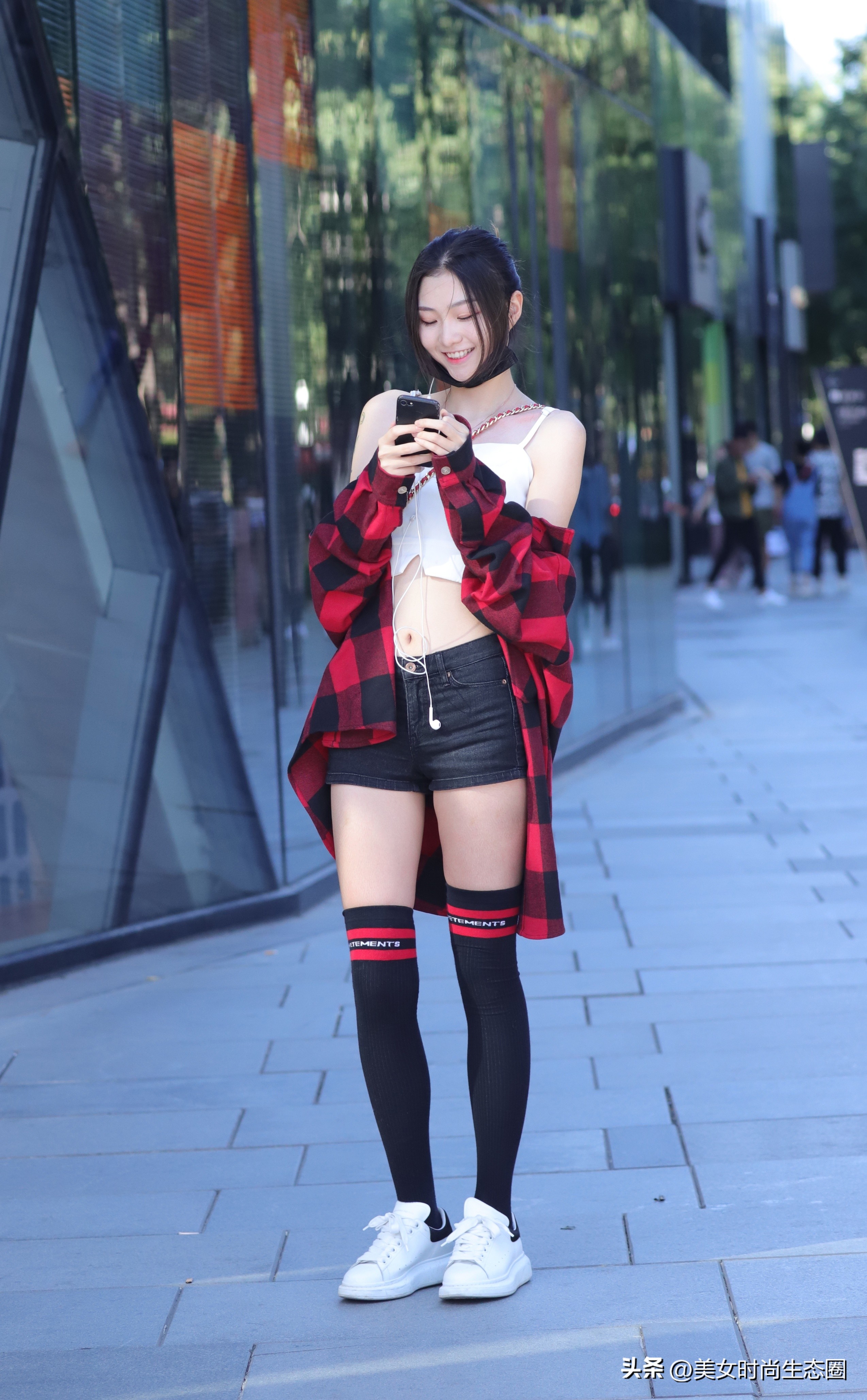 最新街拍高颜值小姐姐,高颜值街拍合集小姐姐是真的多