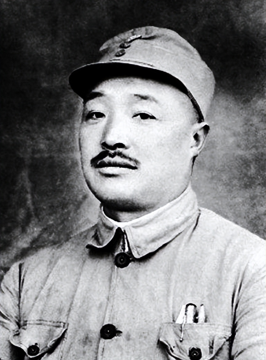 55年毛主席审阅元帅名单时，看到贺龙名字调侃道：他可是个好配角