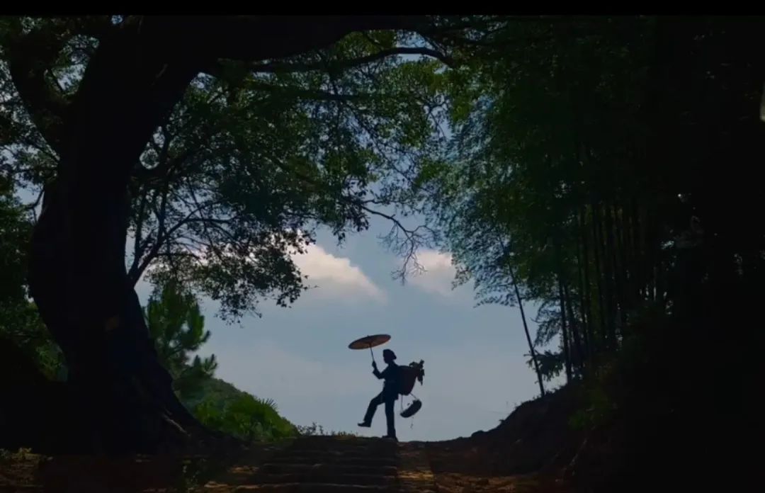 农民扮演农民？畲族模特每个动作定格3秒循环往复，150元可得乡村风赶鹅图