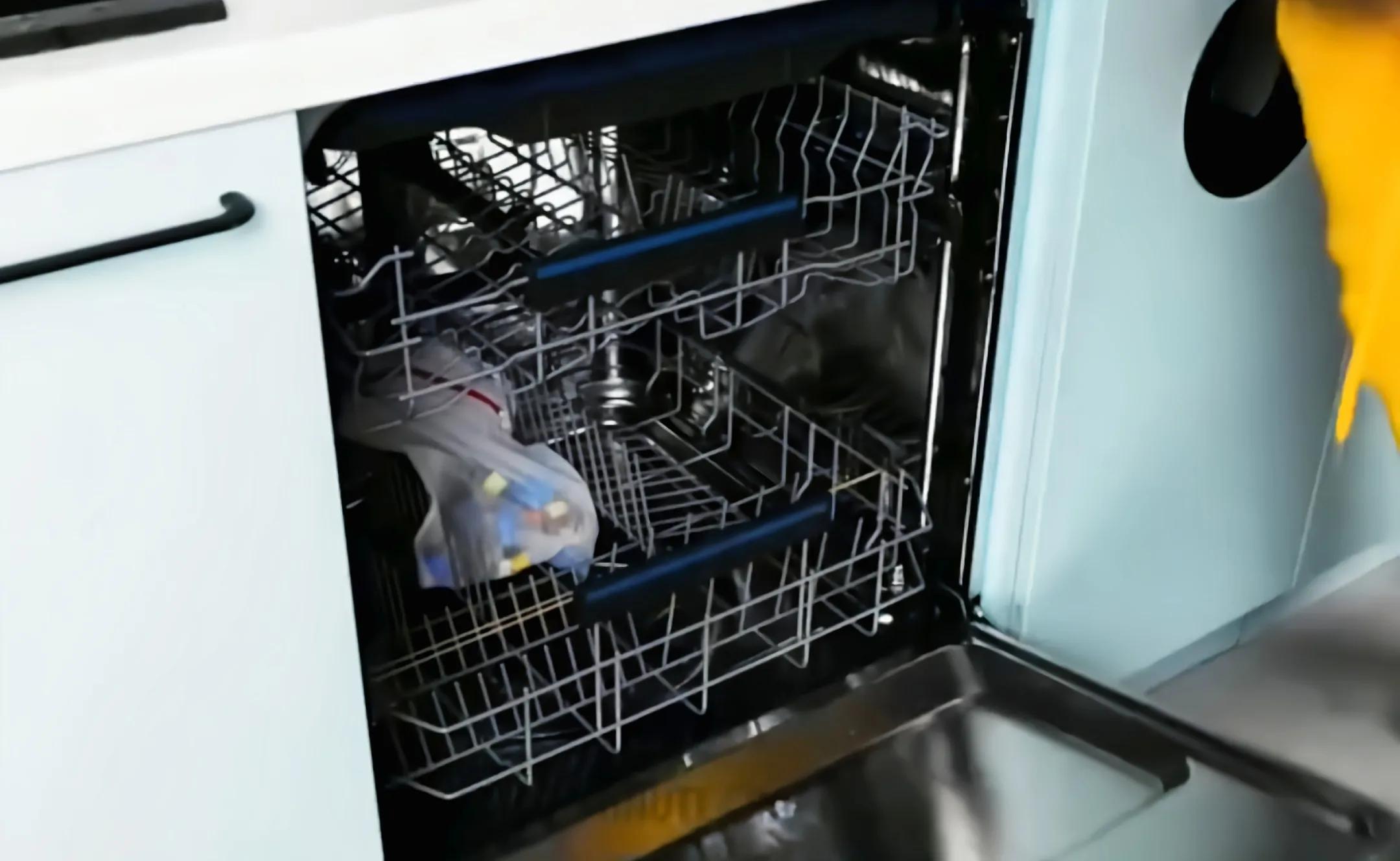 生活小妙招口香糖粘到头发,头发粘了口香糖如何弄下来小妙招