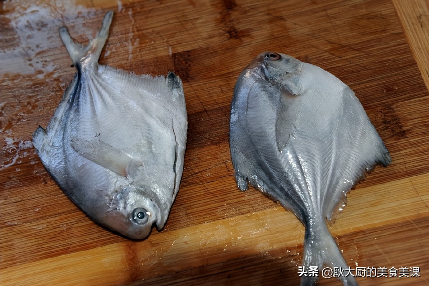 红烧小银鲳家常做法,酱焖银鲳鱼最好吃的做法