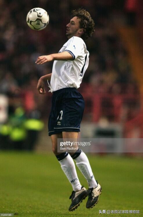 世界第二大球鞋生产商，王牌设计师被挖走后，仅用四年彻底沦落