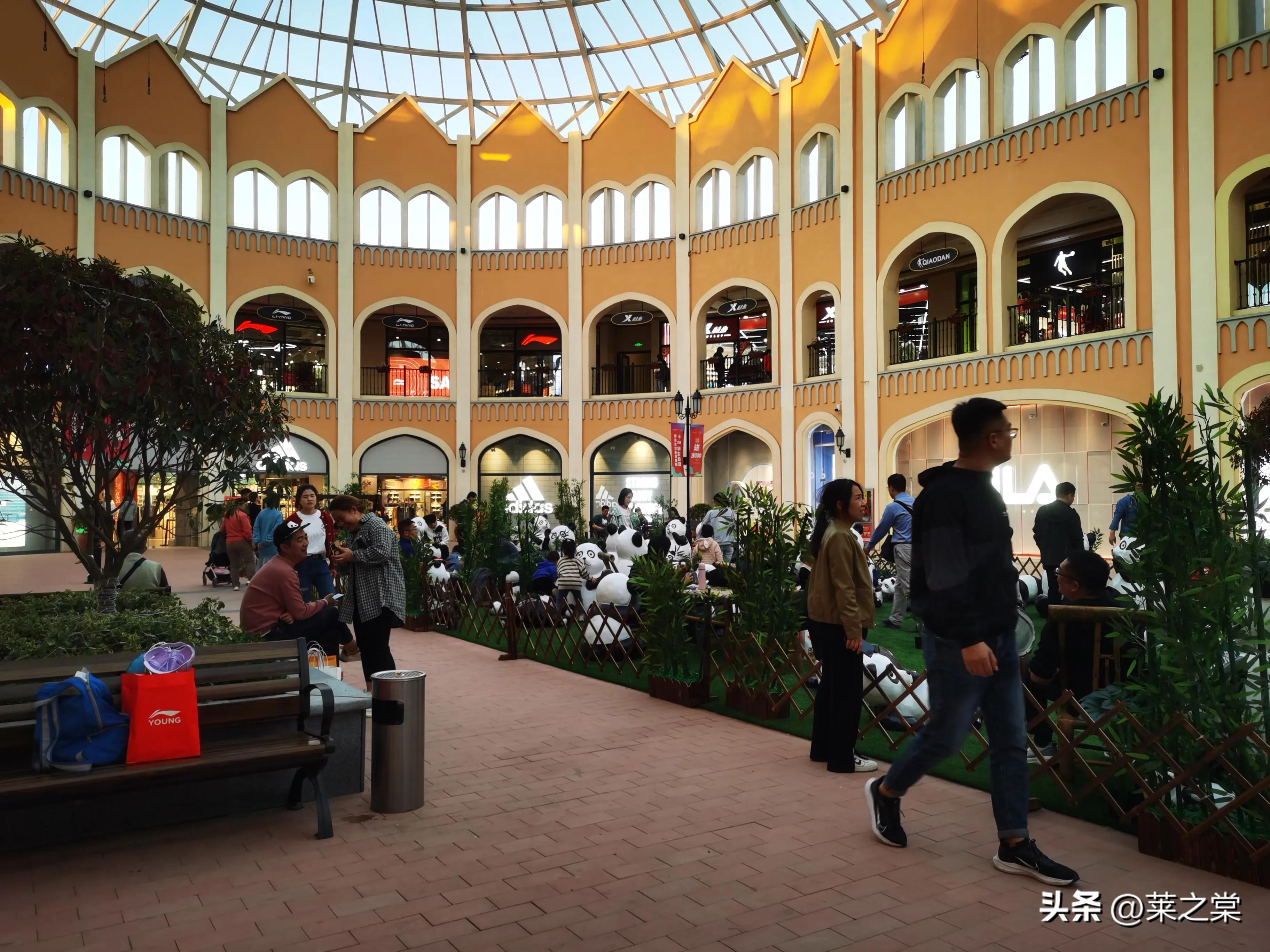 青岛的这家国际品牌卖场开业了,颇具国外风情