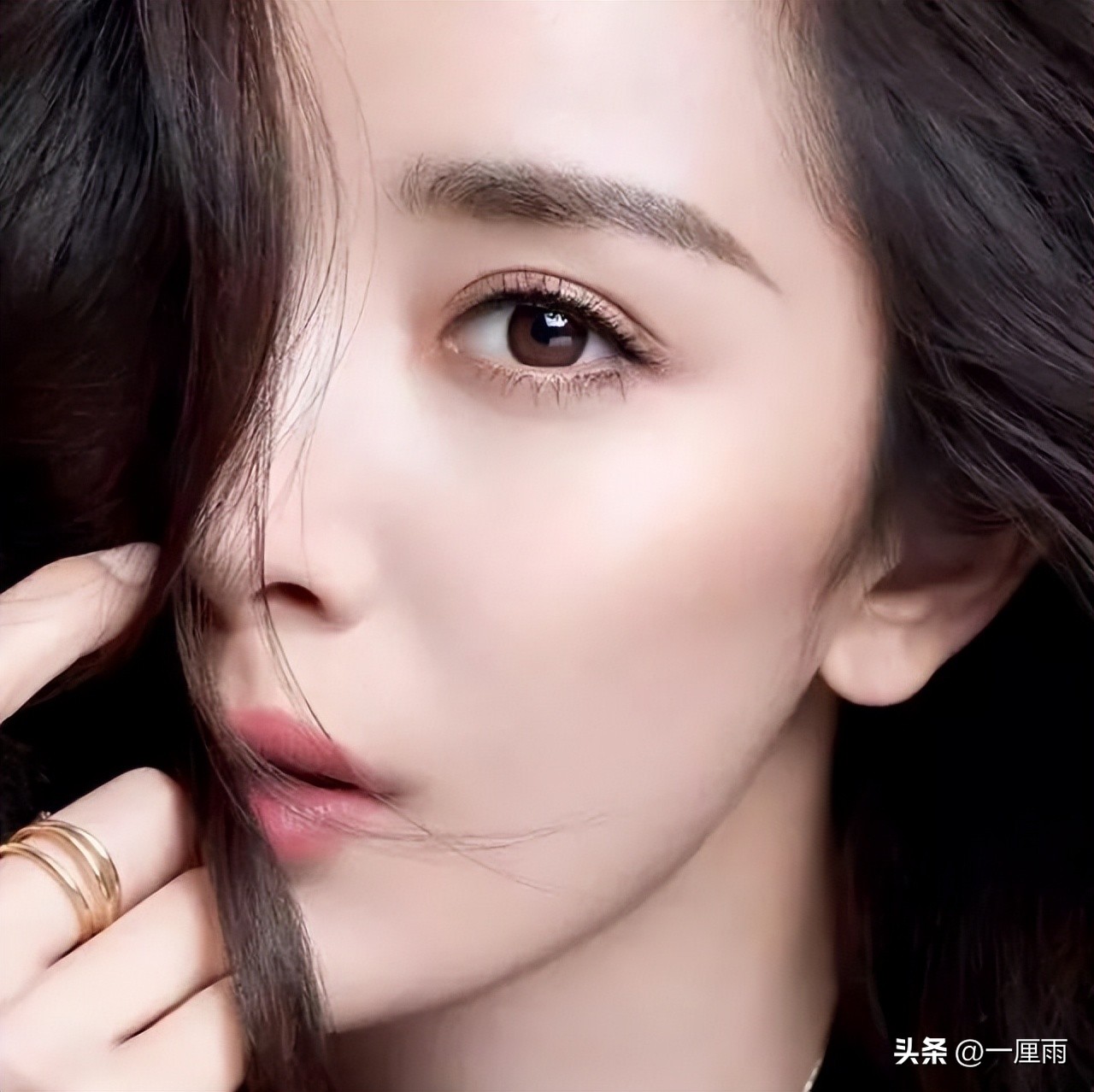 怎么选择适合自己的眉笔颜色,怎么选择适合的眉笔颜色