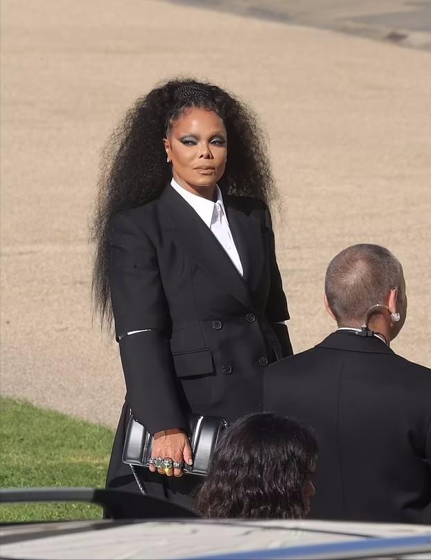 杰克逊妹妹闪耀秀场！兄妹俩真像，杰克逊24岁女儿看不出黑人基因