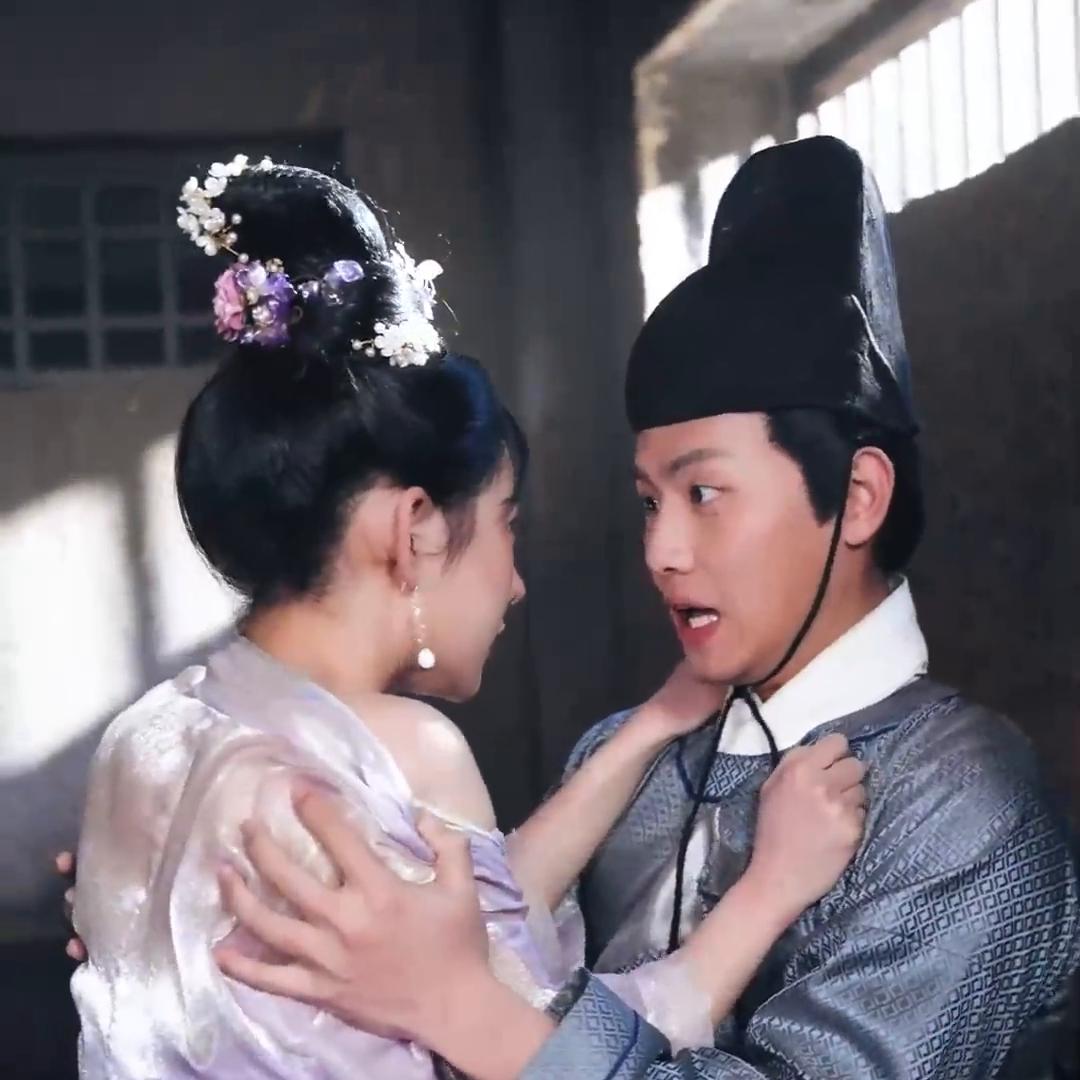 女帝身中*欢合**散剧毒，看向了旁边的小太监……#好剧推荐精...