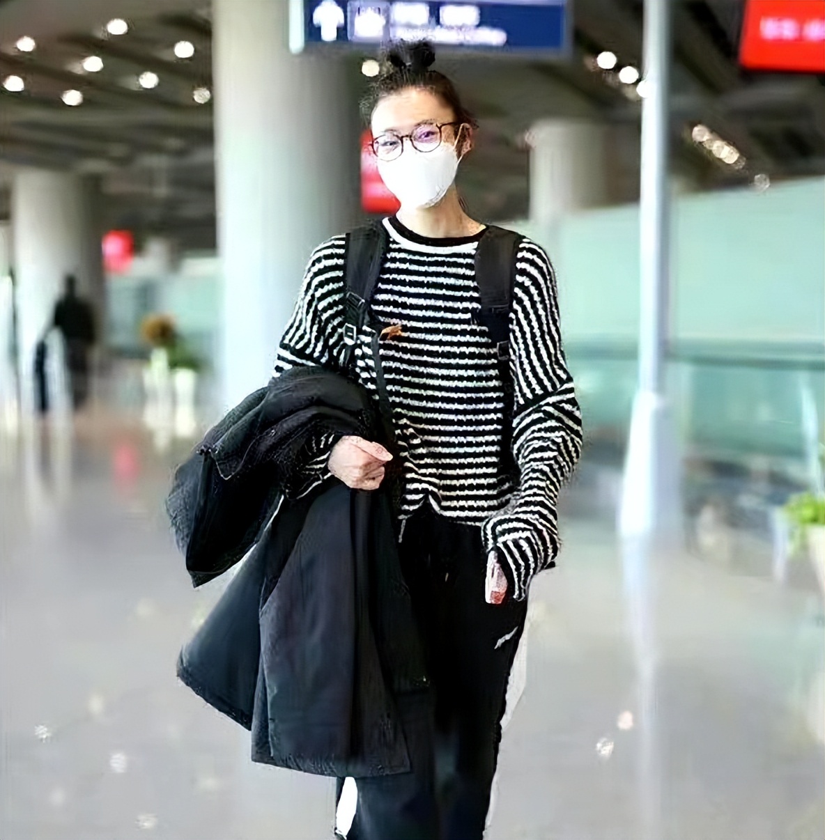 路人声称夜跑偶遇井柏然刘雯，猜测两人在一起，网友挖出更多巧合