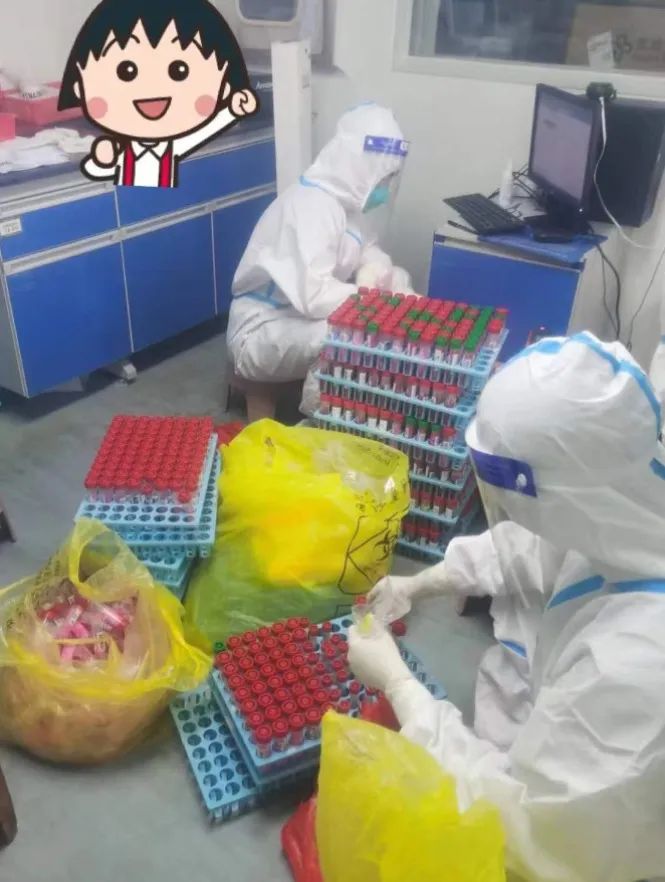 防疫第一线亮丽风景线,医护人员防疫最美背影