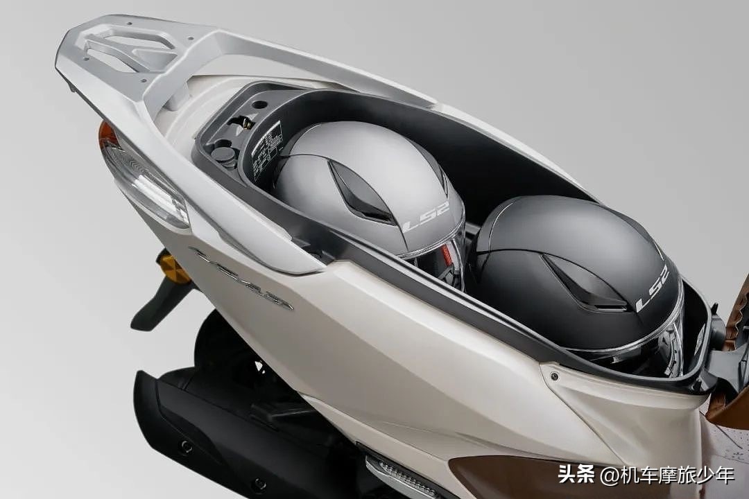 2020款全新honda本田佳御lead125,本田lead125和铃木uy125哪个动力强