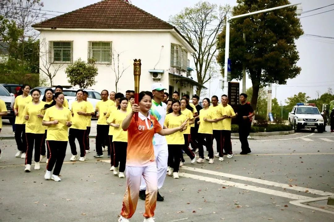 【公安心向*党**护航新征程】“燃动全城”的藏蓝力量