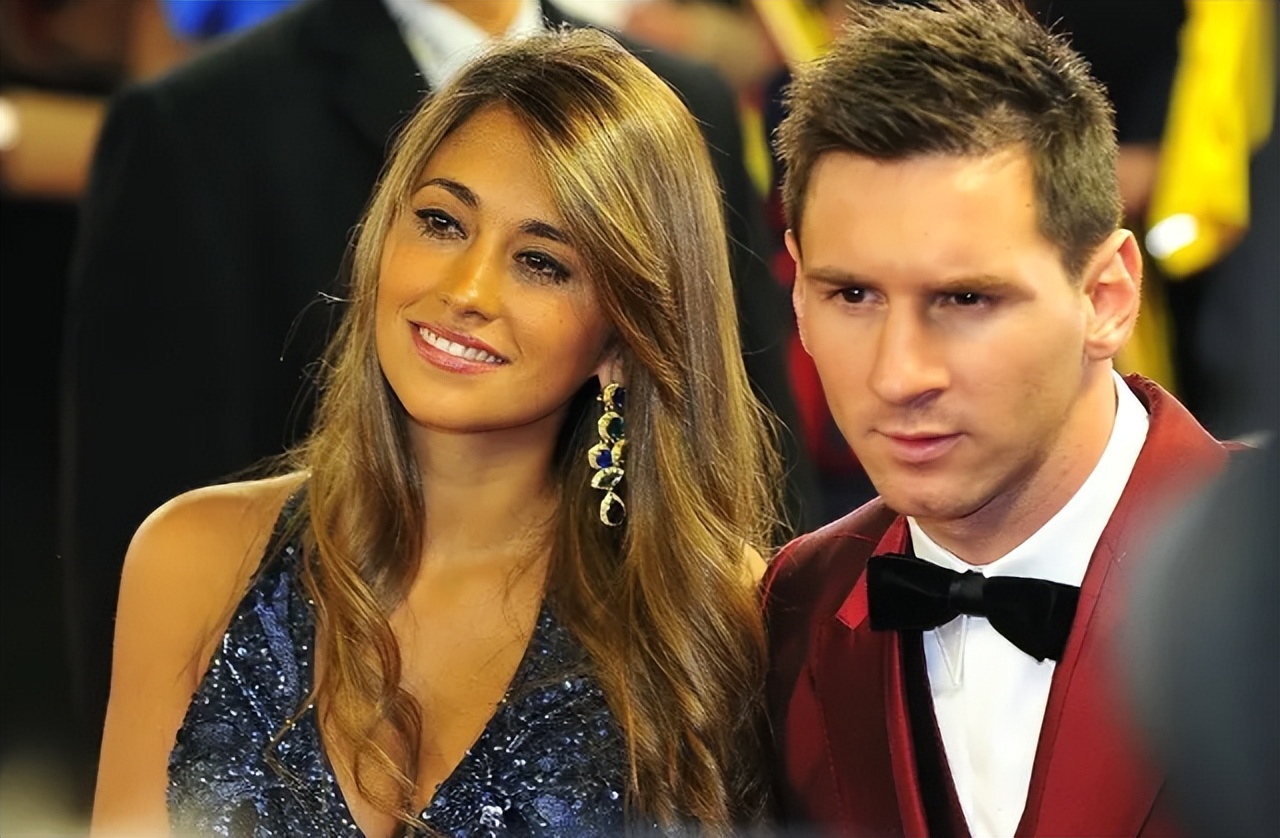 太美了！梅西妻子身材傲人，34岁韵味十足，气质胜乔治娜