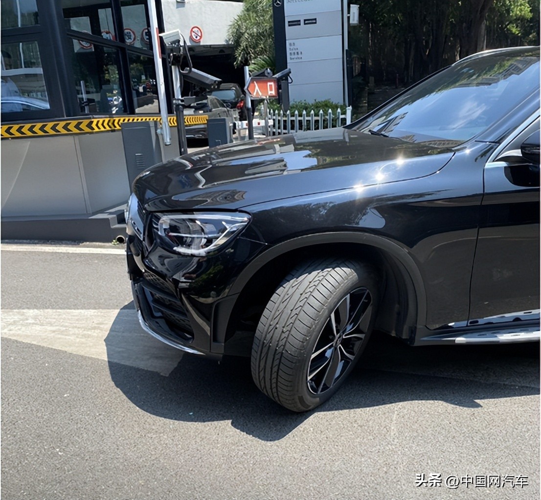 奔驰glc后面密封不严漏水,奔驰glc车内进水处理方法