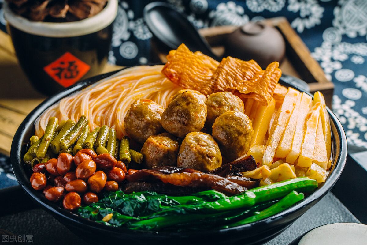 卖螺蛳粉一年能赚100万吗,00后月入过万卖螺蛳粉