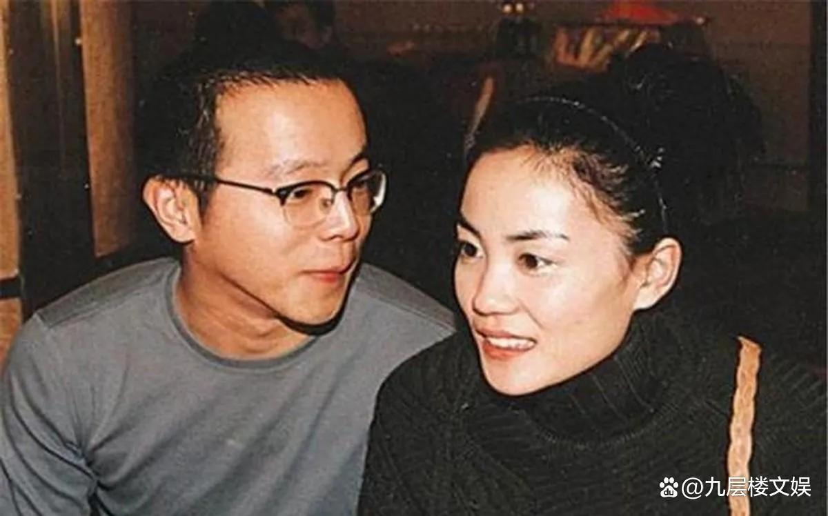 王菲和谢霆锋谈恋爱时候的年龄,王菲几岁与谢霆锋在一起