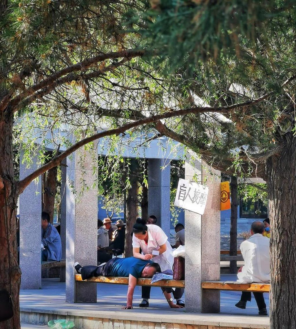 广西南宁盲人街头按摩,南宁盲人按摩街头