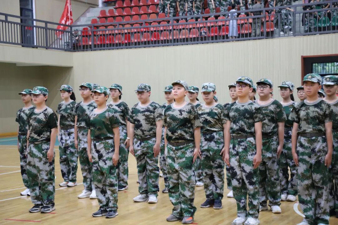 盐城市初级中学2023年“铁军国防训练营”闭营仪式隆重举行