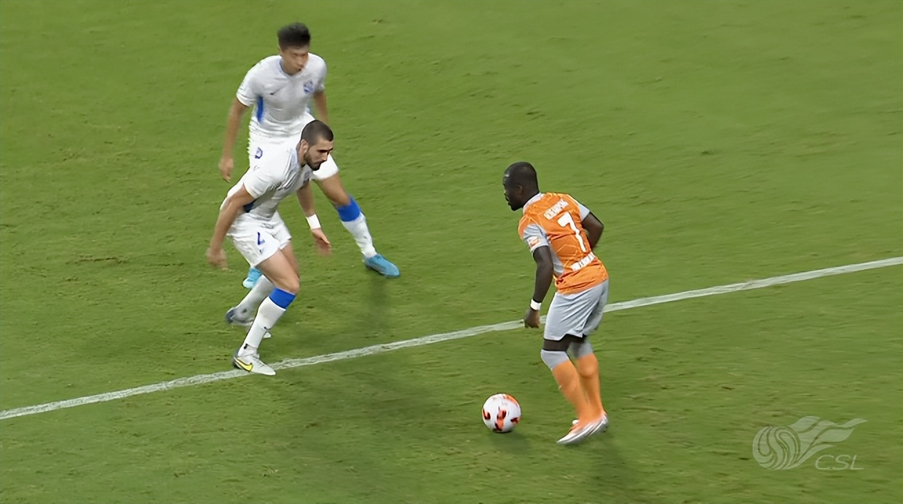 阿奇姆彭在哪个队,阿奇姆彭左路