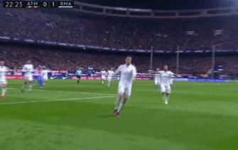 C罗14年奋斗看巨星生活有多爽：粉丝4.8亿资产超40亿女友个个火辣