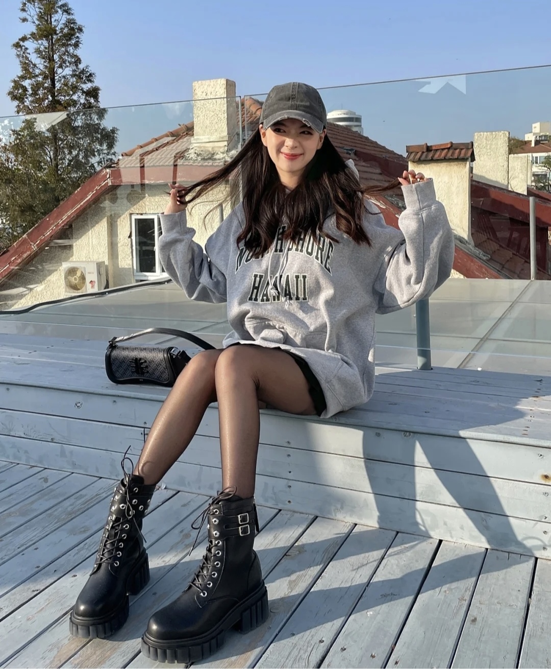 马丁靴的正确搭配图秋冬,穿长腿马丁靴配什么裤子好看