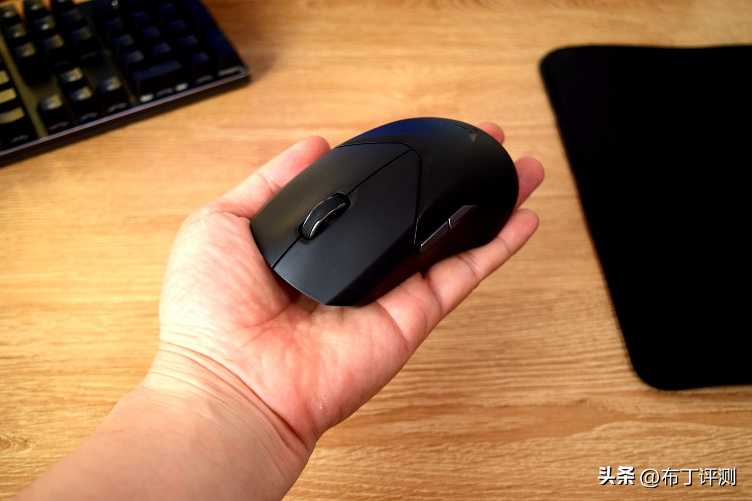 入门级无线游戏电竞鼠标,目前最好用的有线游戏鼠标