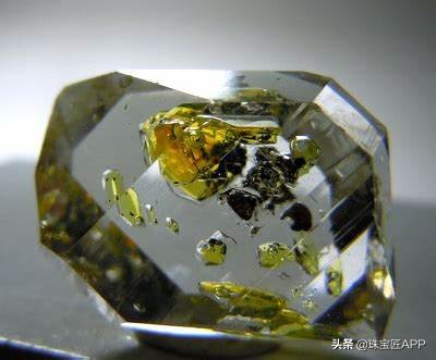 宝石的裂纹叫什么,宝石有裂痕是不是就失去价值了