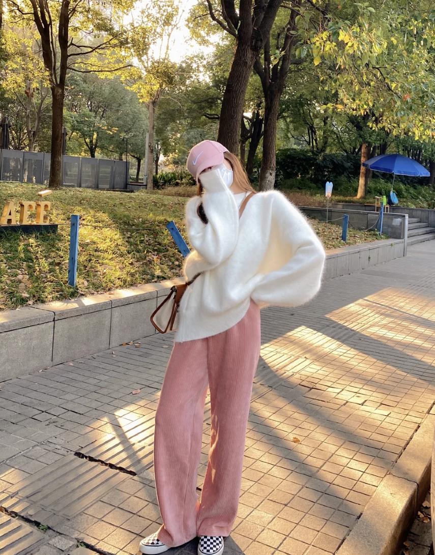 袁泉相逢时节粉色衬衫,袁泉的穿衣风格有哪些特点