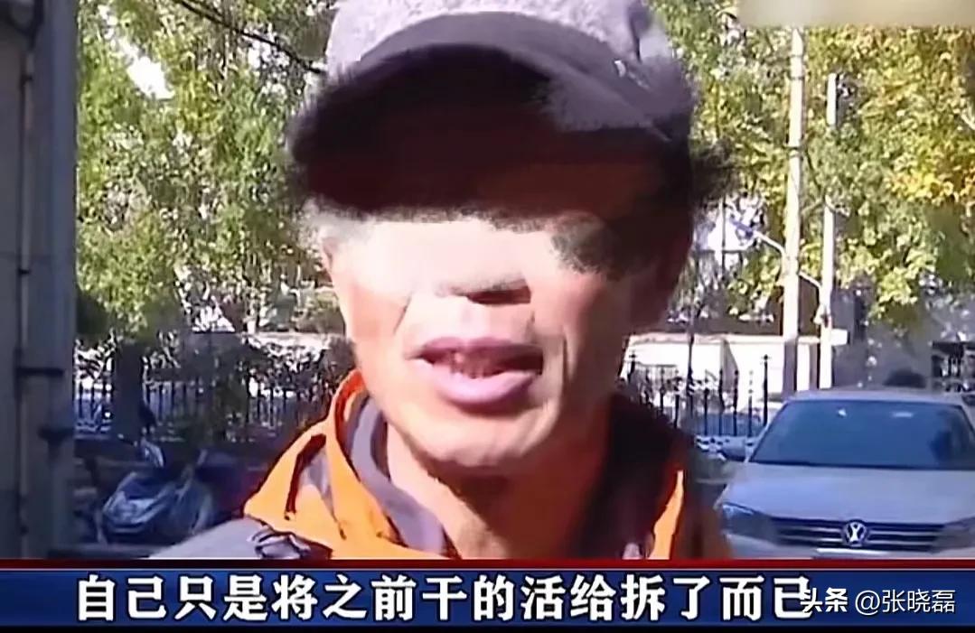 济南，装修工人的工钱被拖欠，怒砸业主新房瓷砖，直言钱不给装修别想留下！女业主大喊委屈