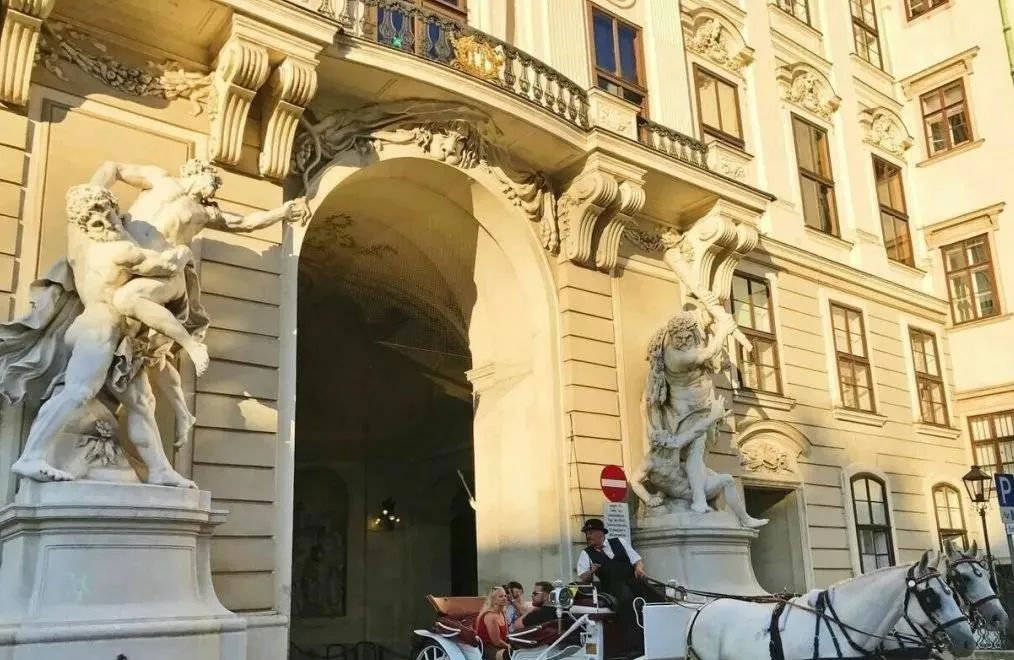 ppt10大经典配色方案,怎么在ppt里面调出莫兰迪配色