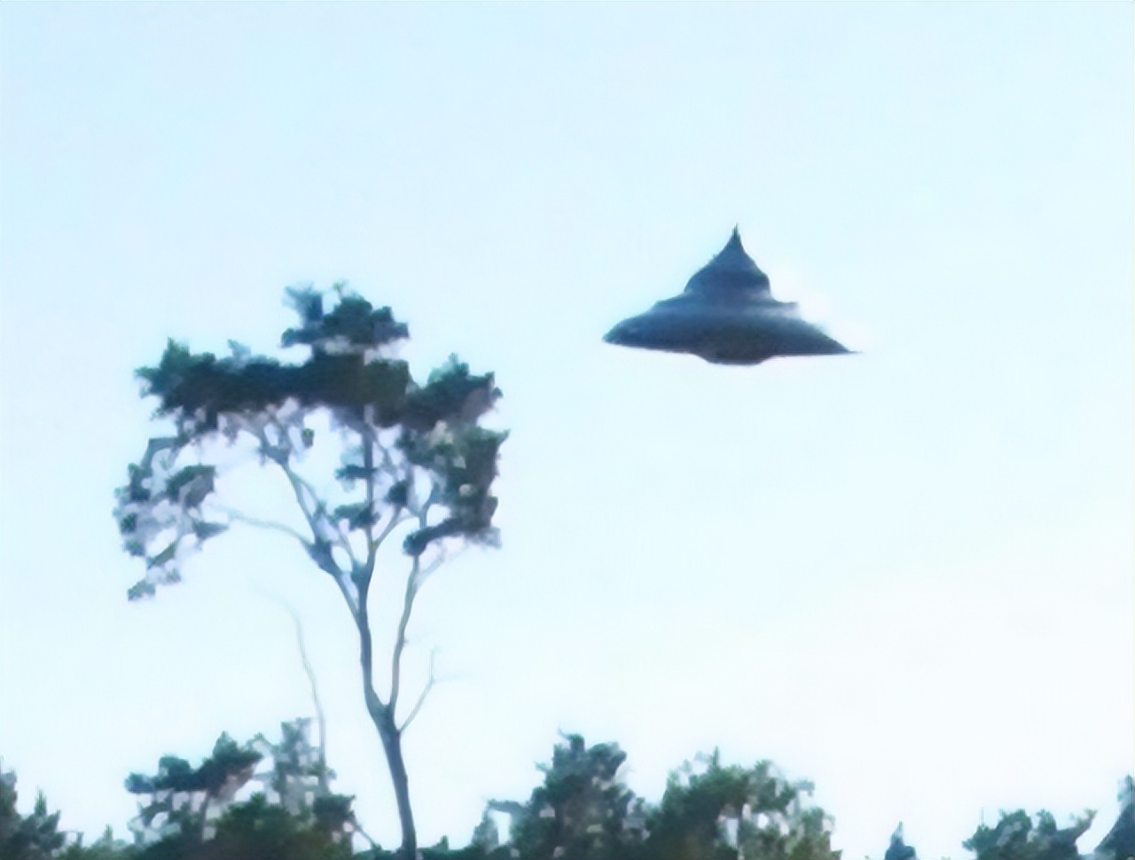 哈尔滨天空不明飞行物,深夜哈尔滨空中惊现不明飞行物