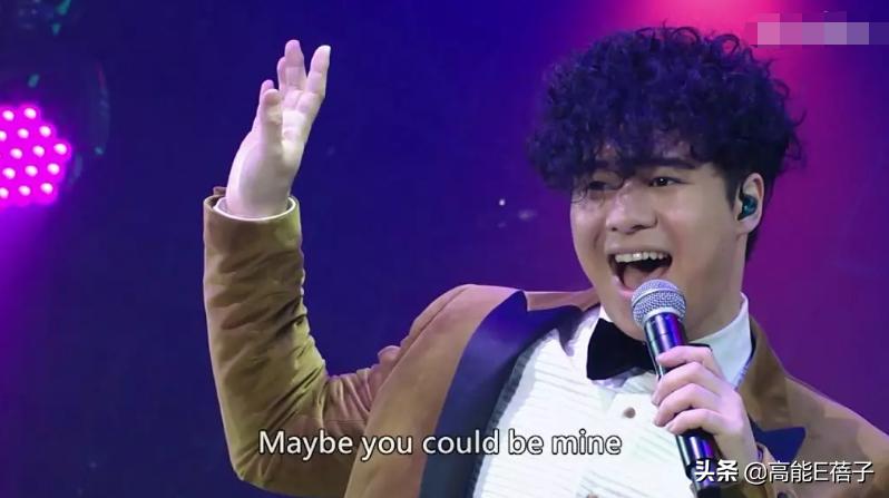 港乐bot|爆炸头曾比特火了?