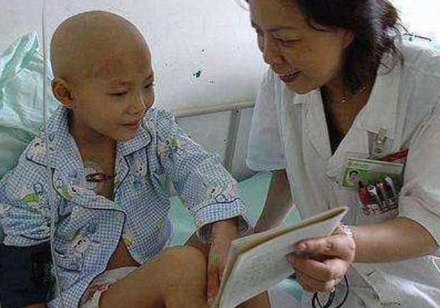 真实事件!8岁白血病女孩不忍拖累养父,含泪写下:自愿放弃治疗