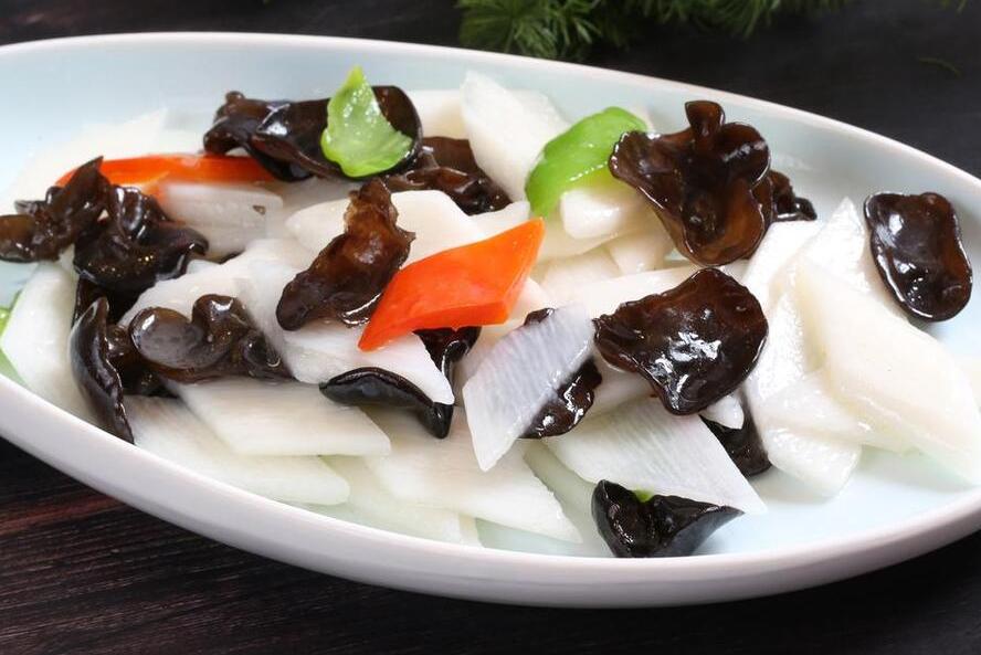 少吃花生多吃碱性菜头发乌黑,50岁后少吃花生多吃三种碱性菜