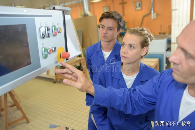 未来教师，充当知识二传手的使命即将结束