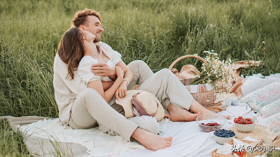 希望白羊座的男人知道，爱她不是把一枚戒指套在她手指上那么简单