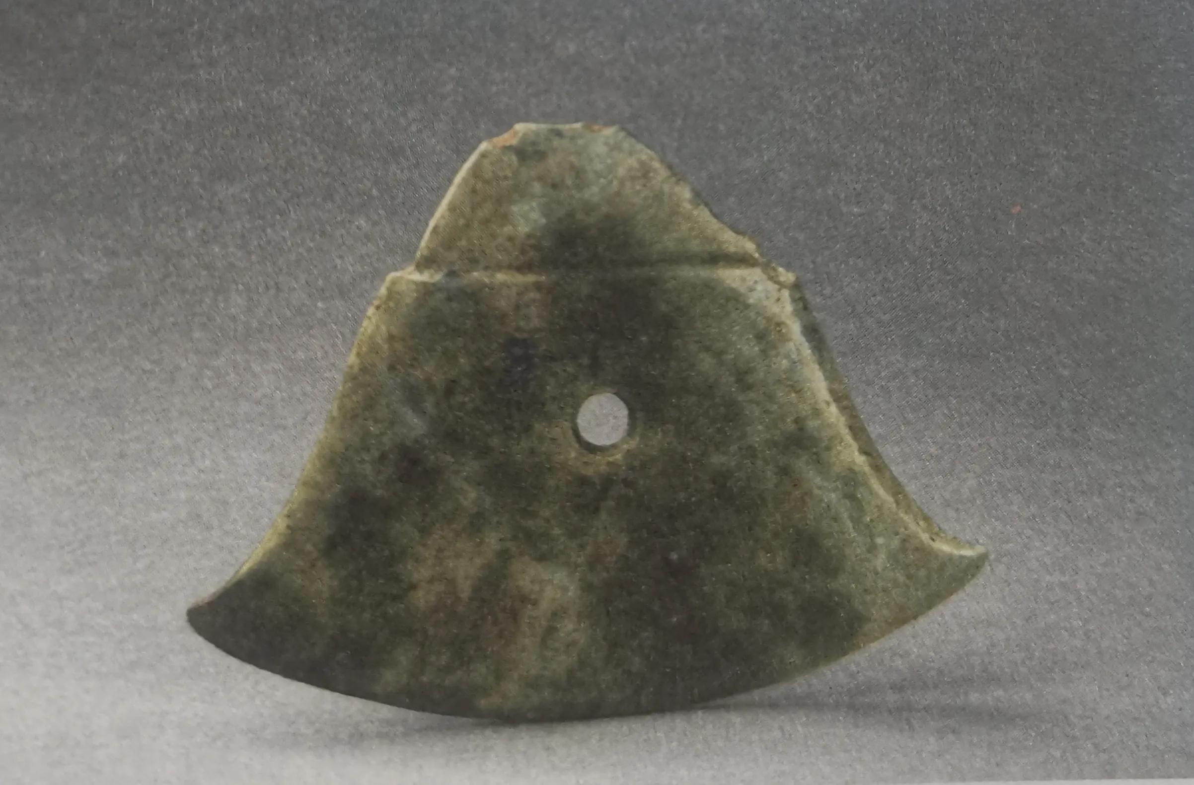 流失海外的商周玉器,商周遗址出土石家河玉器