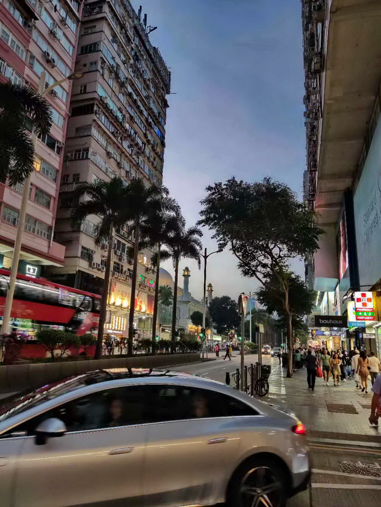 廿万公里特一章 我们香港人从来不骗人，我到上环，司机送俺大屿山