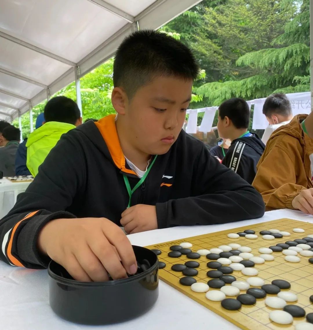 槐香四溢沁入八荒,槐香四溢