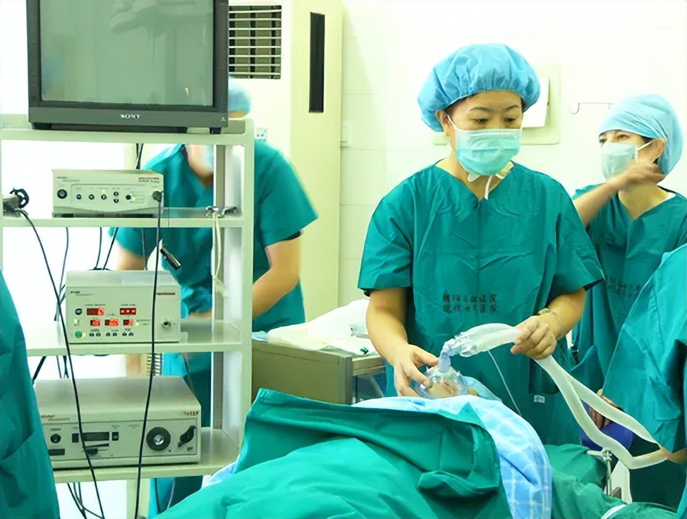 上海三甲医院医生真实收入,上海三甲医院医生年收入250万